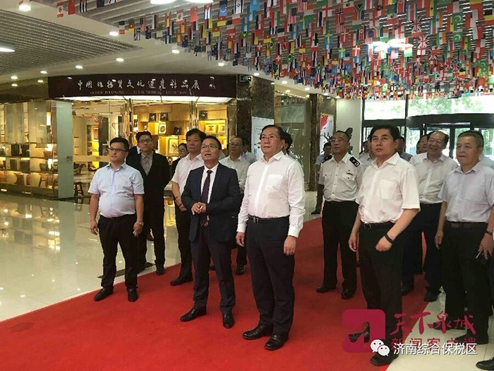 王忠林书记到AK官方网站集团展位观展