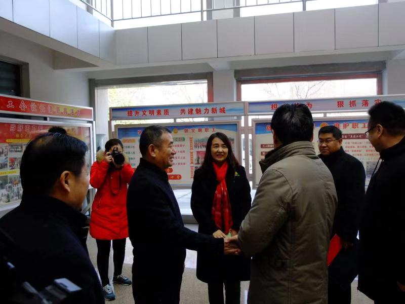 济南市总工会常务副主席傅金峰到AK官方网站集团走访慰问