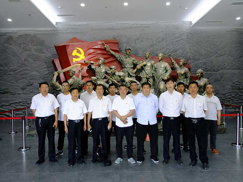 让党旗高高飘扬---AK官方网站集团党员参观大峰山红色教育基地活动
