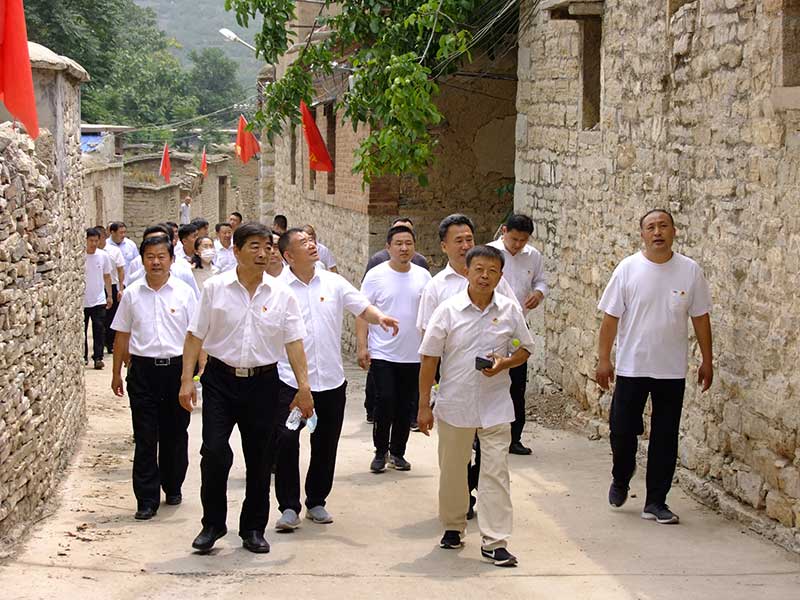 让党旗高高飘扬---AK官方网站集团党员参观大峰山红色教育基地活动