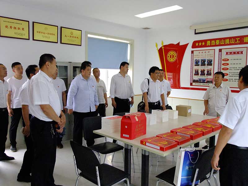 让党旗高高飘扬---AK官方网站集团党员参观大峰山红色教育基地活动