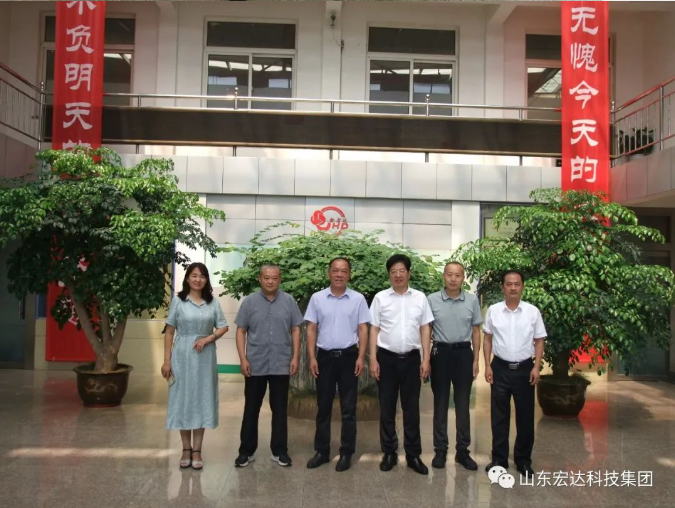 长清区人大常委会副主任王庆波一行到AK官方网站集团调研